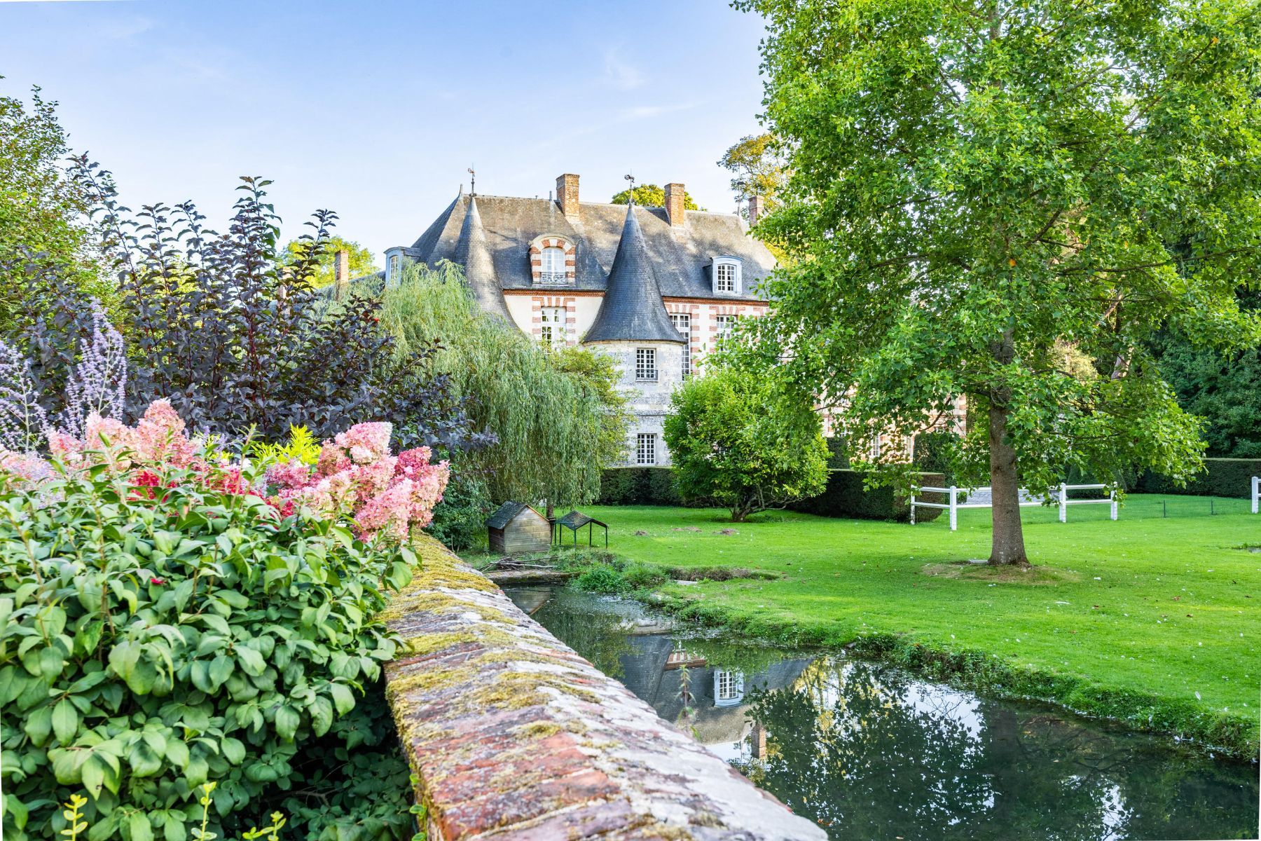 Chateau Lyons la Foret villa photo.